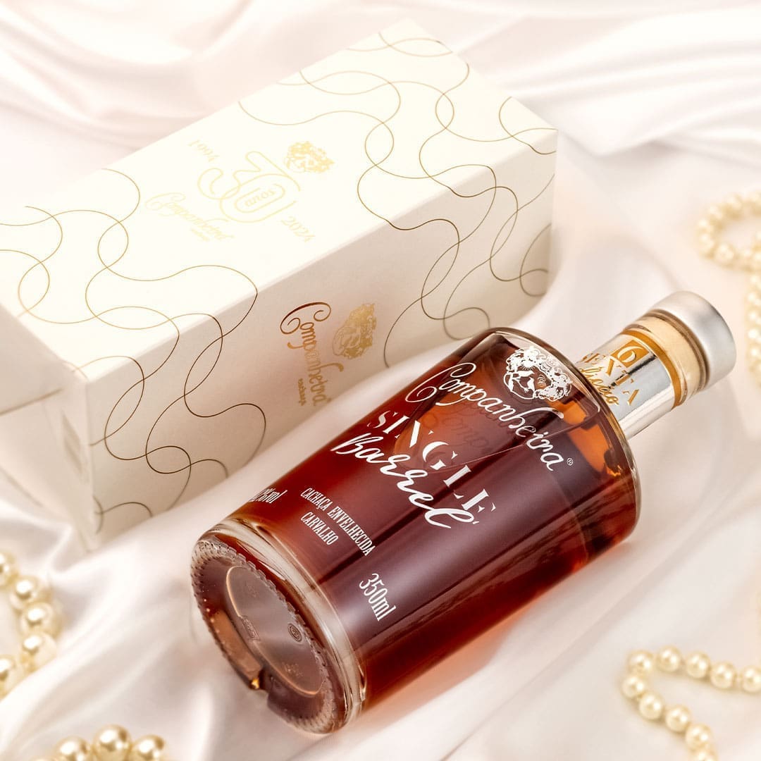 Cachaca-Companheira-Single-Barrel-6-edicao-21-anos-Garrafa-com-Caixa