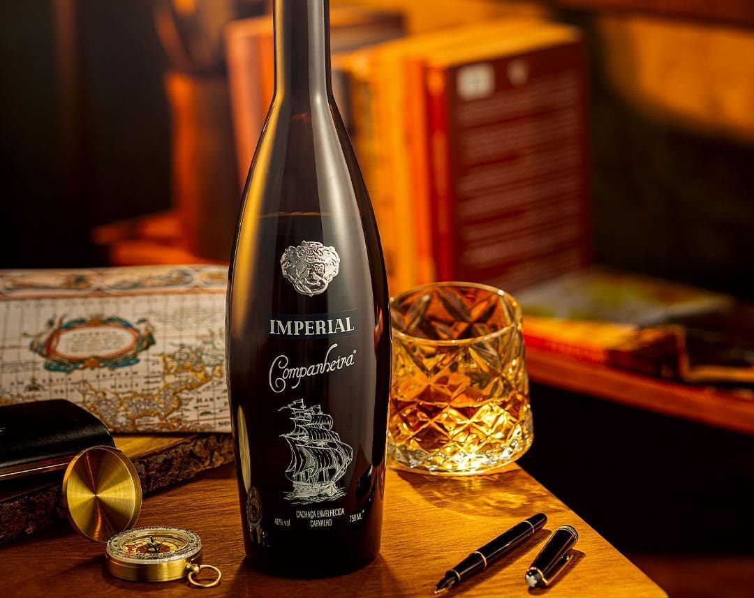 Cachaça Companheira Imperial Extra Premium - 9 anos em Carvalho. Uma cachaça para retornar ao passado
