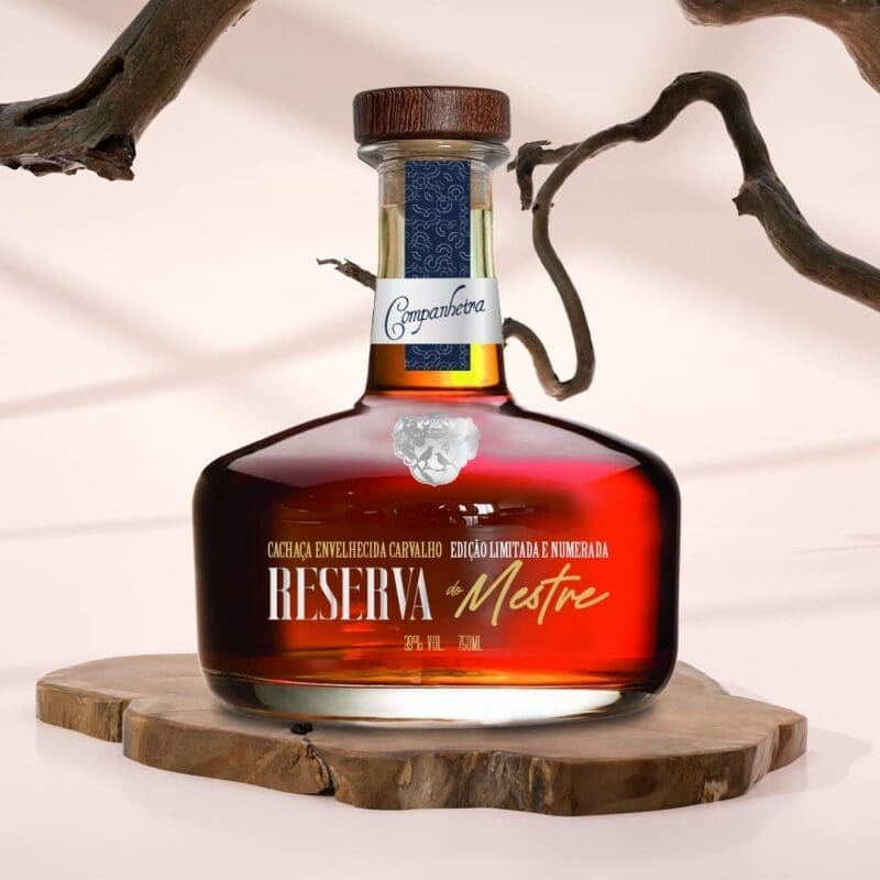 Cachaça Companheira Reserva do Mestre – edição limitada envelhecida 12 a 22 anos em carvalho francês e americano