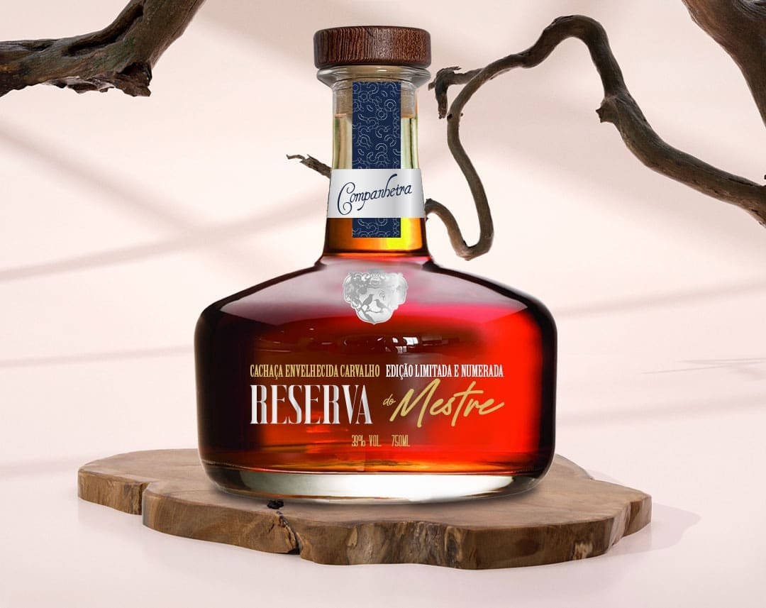 Slider da Cachaça Companheira Reserva do Mestre em caixa exclusiva, edição limitada extra premium.