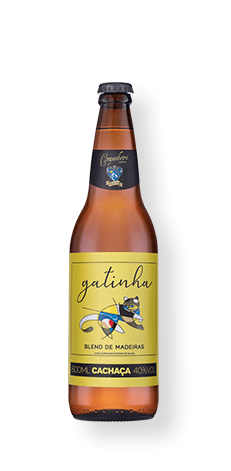 Garrafa da Cachaça Gatinha artesanal com rótulo exclusivo